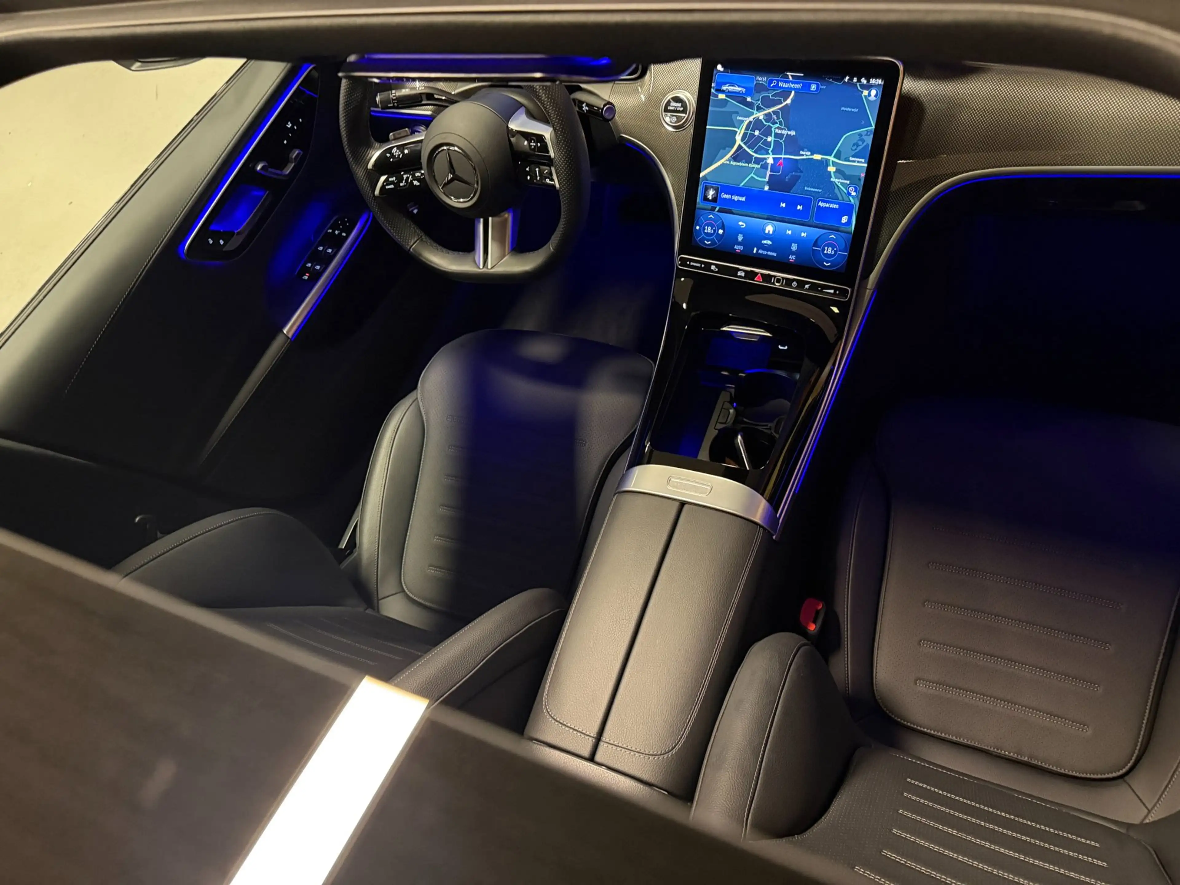 Mercedes-Benz C 180 AMG Line Aut Panodak 360 Camera Leer — photo 36