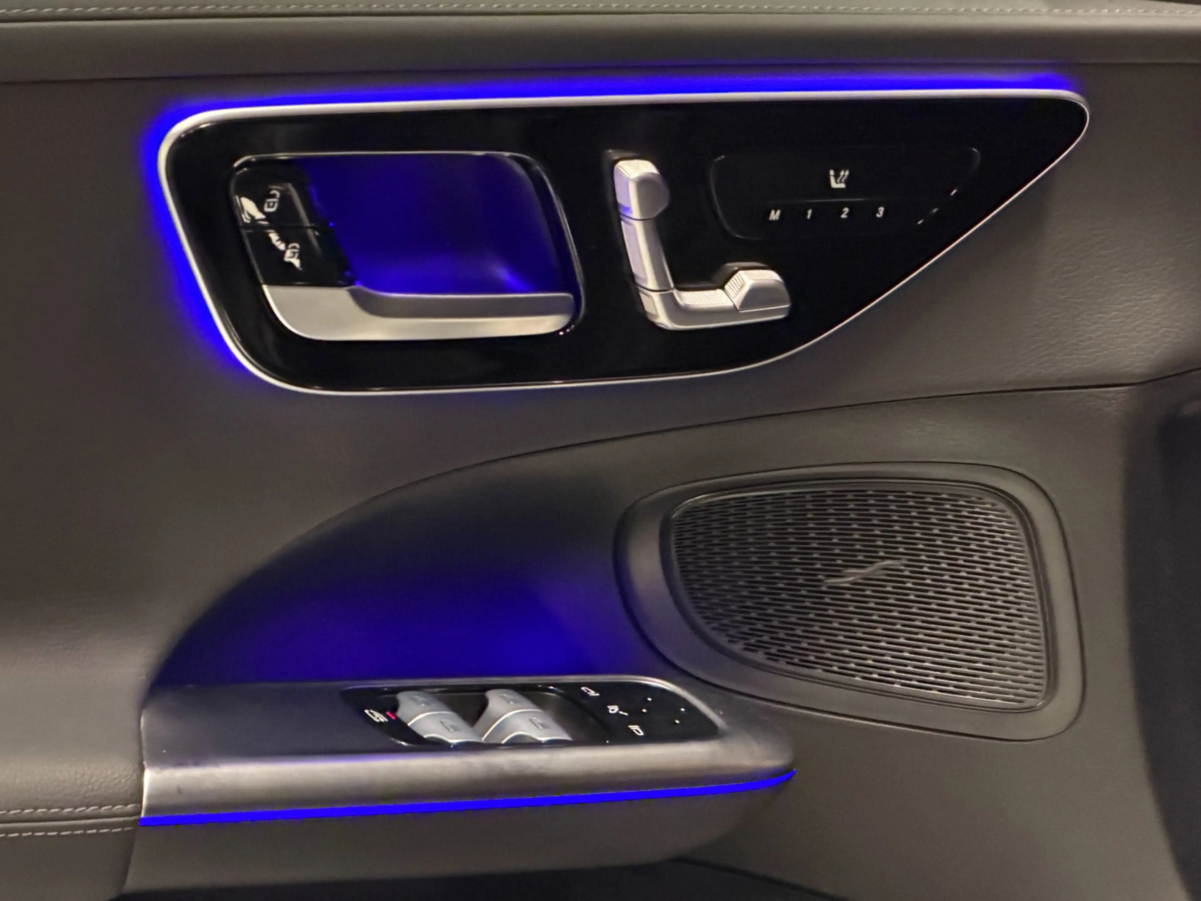 Mercedes-Benz C 180 AMG Line Aut Panodak 360 Camera Leer — photo 29