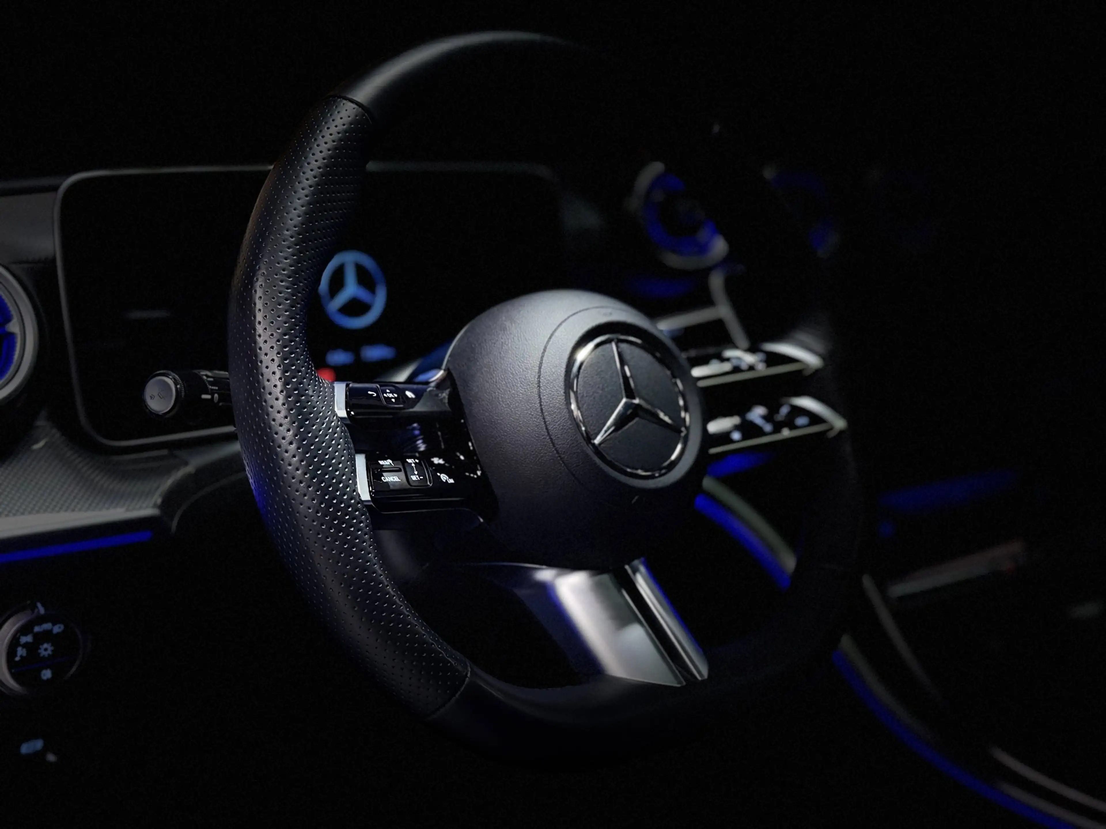 Mercedes-Benz C 180 AMG Line Aut Panodak 360 Camera Leer — photo 12