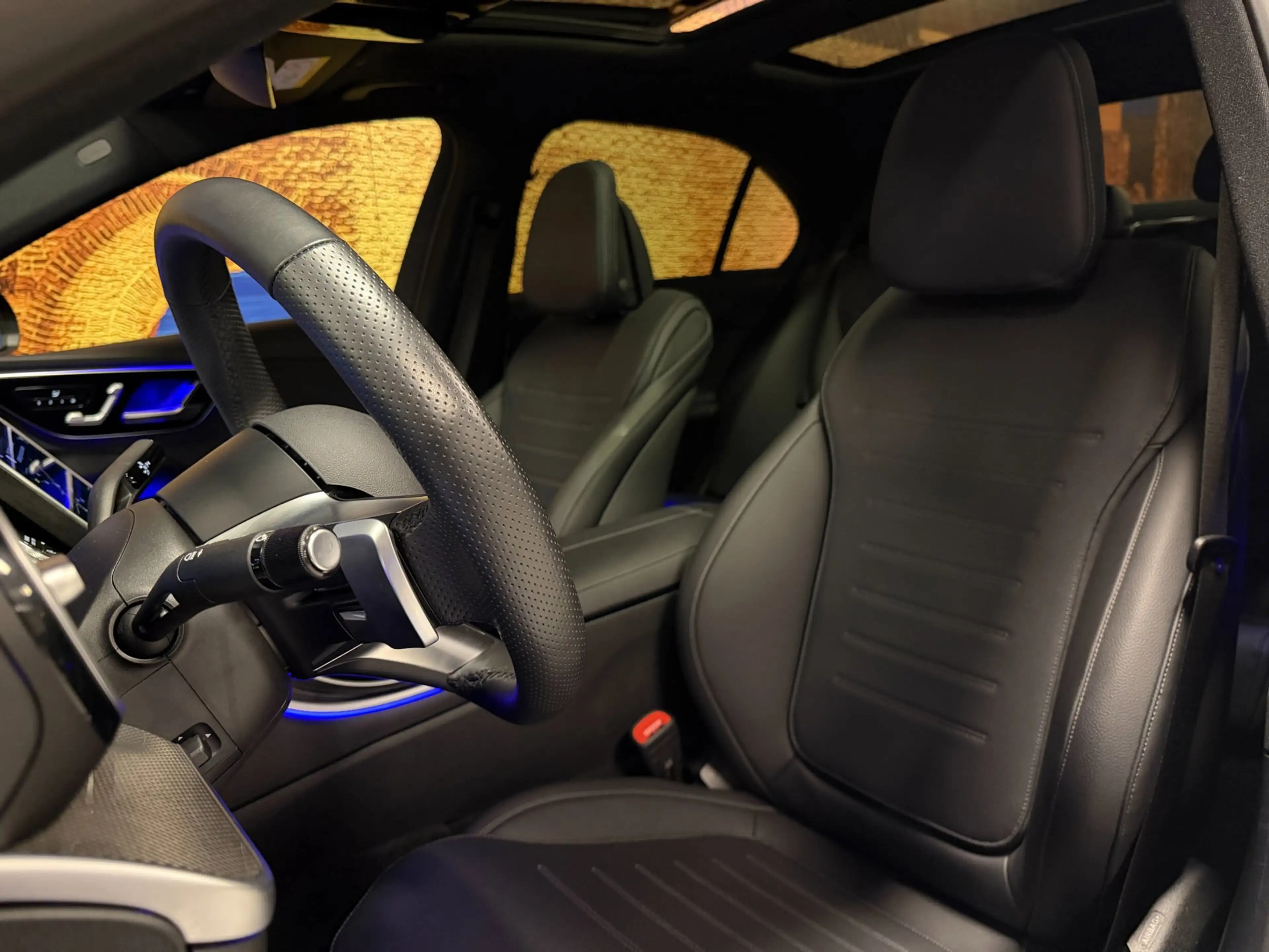 Mercedes-Benz C 180 AMG Line Aut Panodak 360 Camera Leer — photo 21