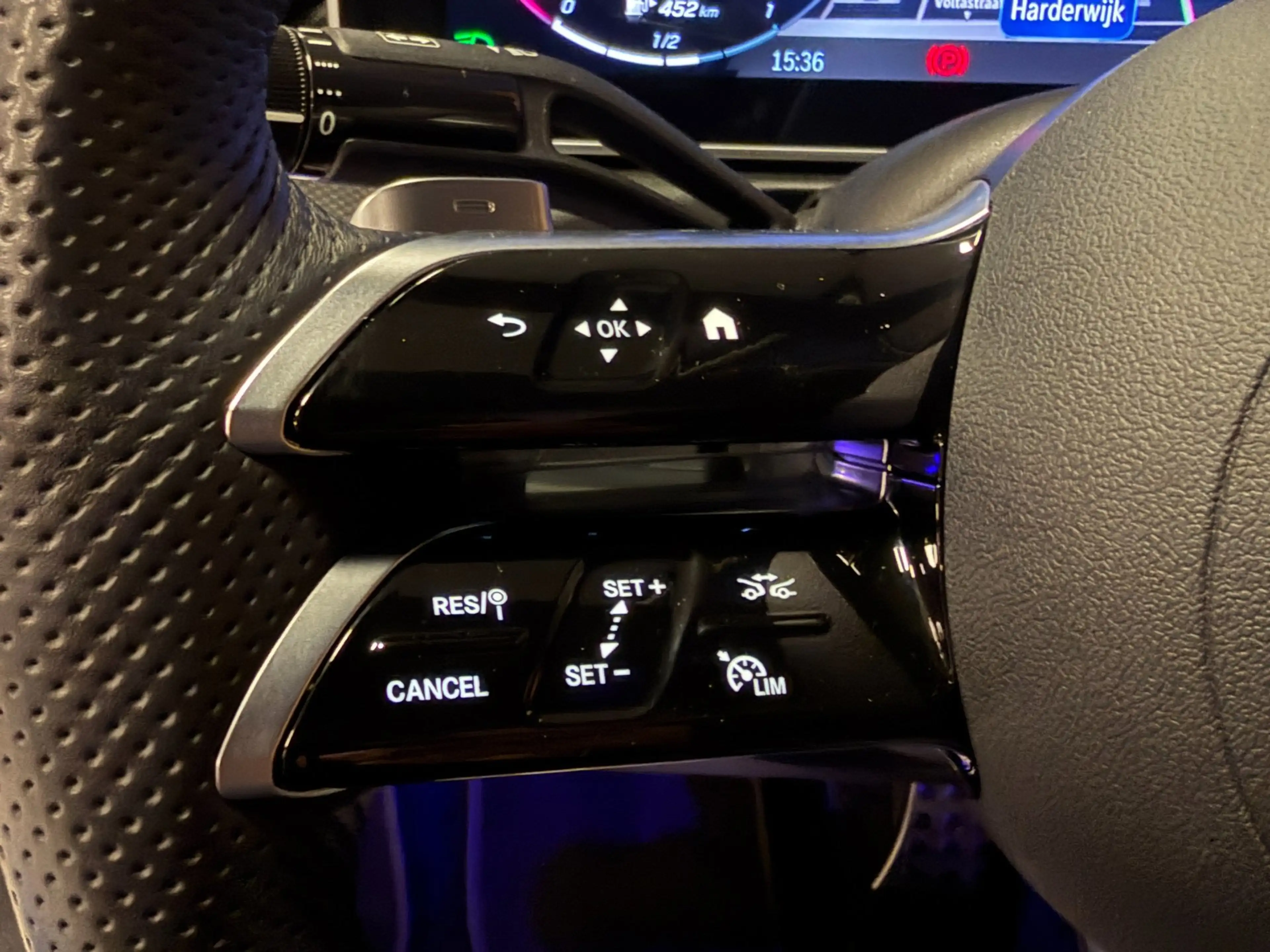 Mercedes-Benz C 180 AMG Line Aut Panodak 360 Camera Leer — photo 24