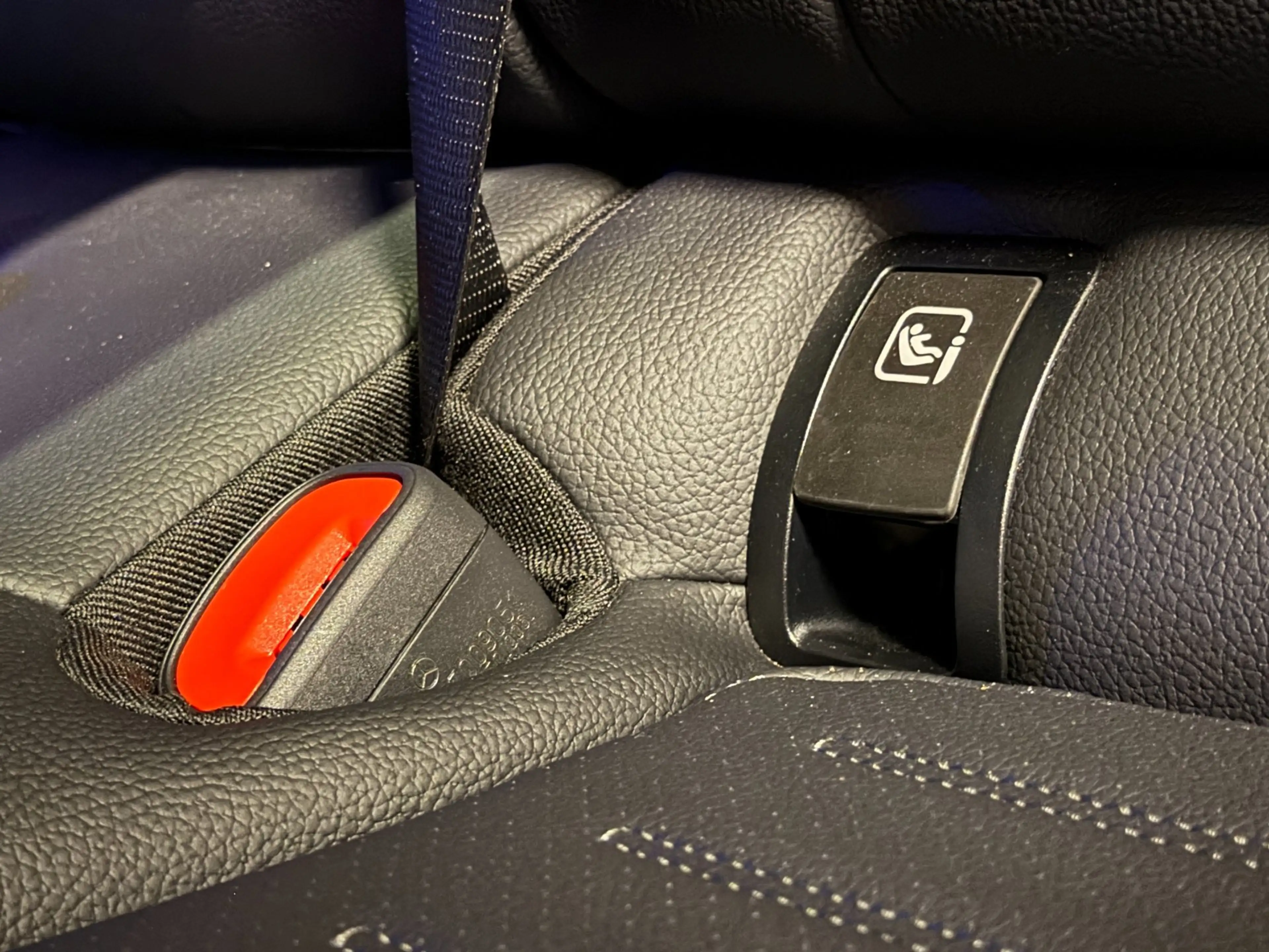 Mercedes-Benz C 180 AMG Line Aut Panodak 360 Camera Leer — photo 33