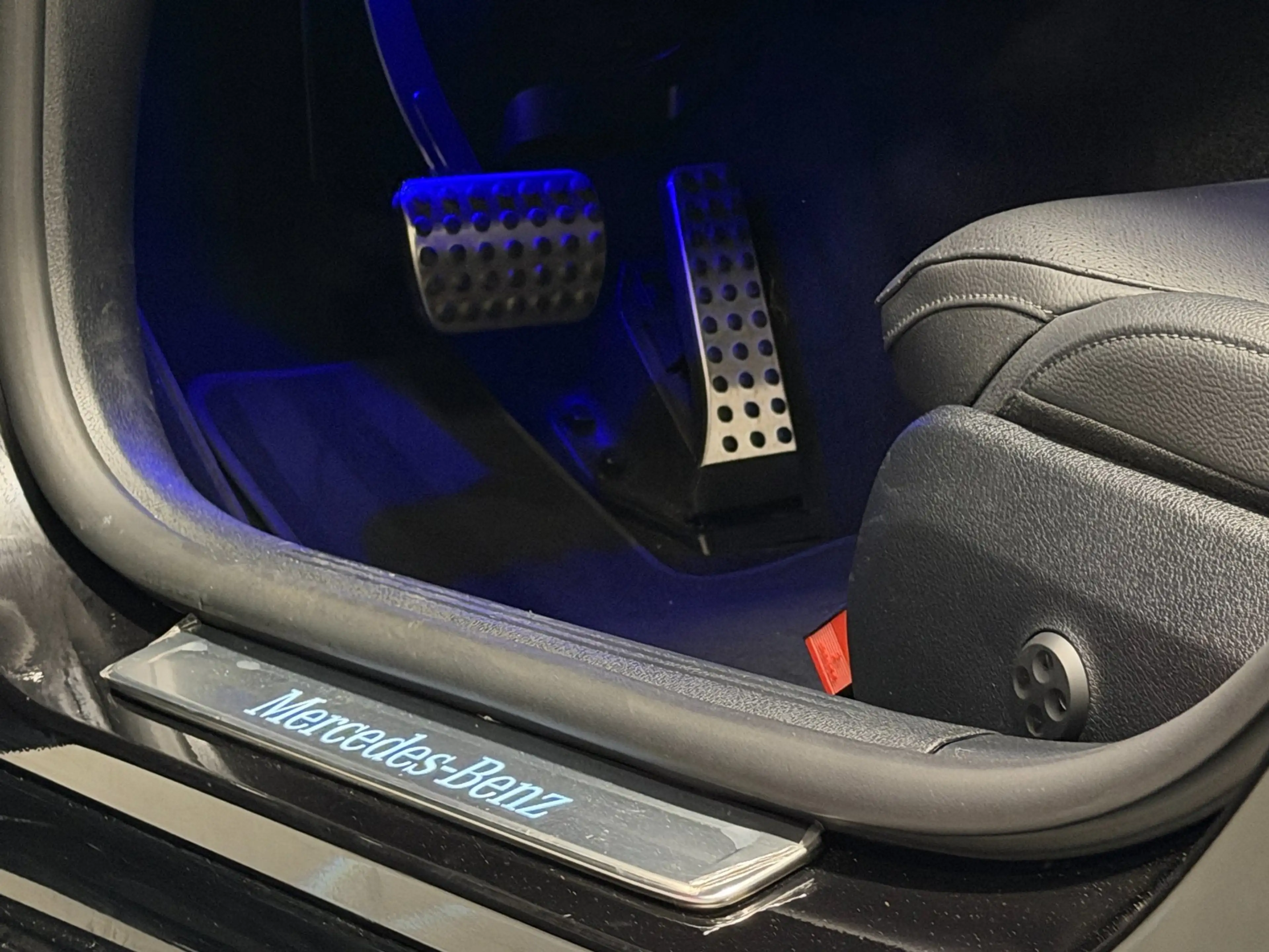 Mercedes-Benz C 180 AMG Line Aut Panodak 360 Camera Leer — photo 28
