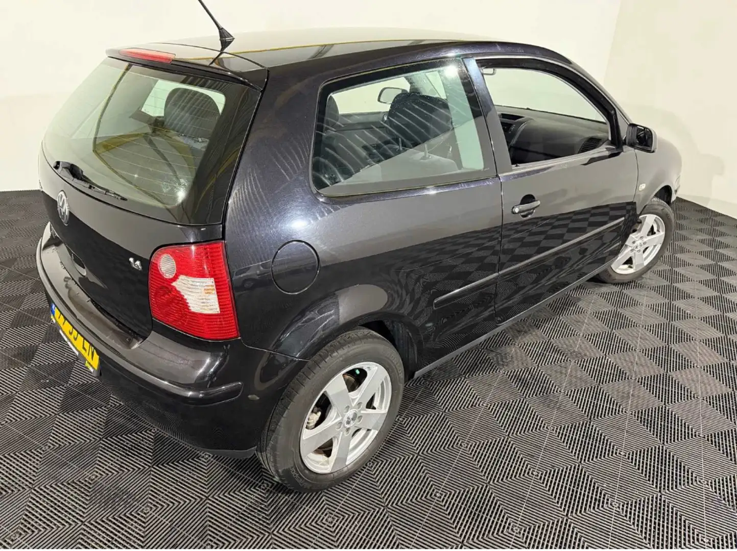 Volkswagen Polo highline Zwart - 2