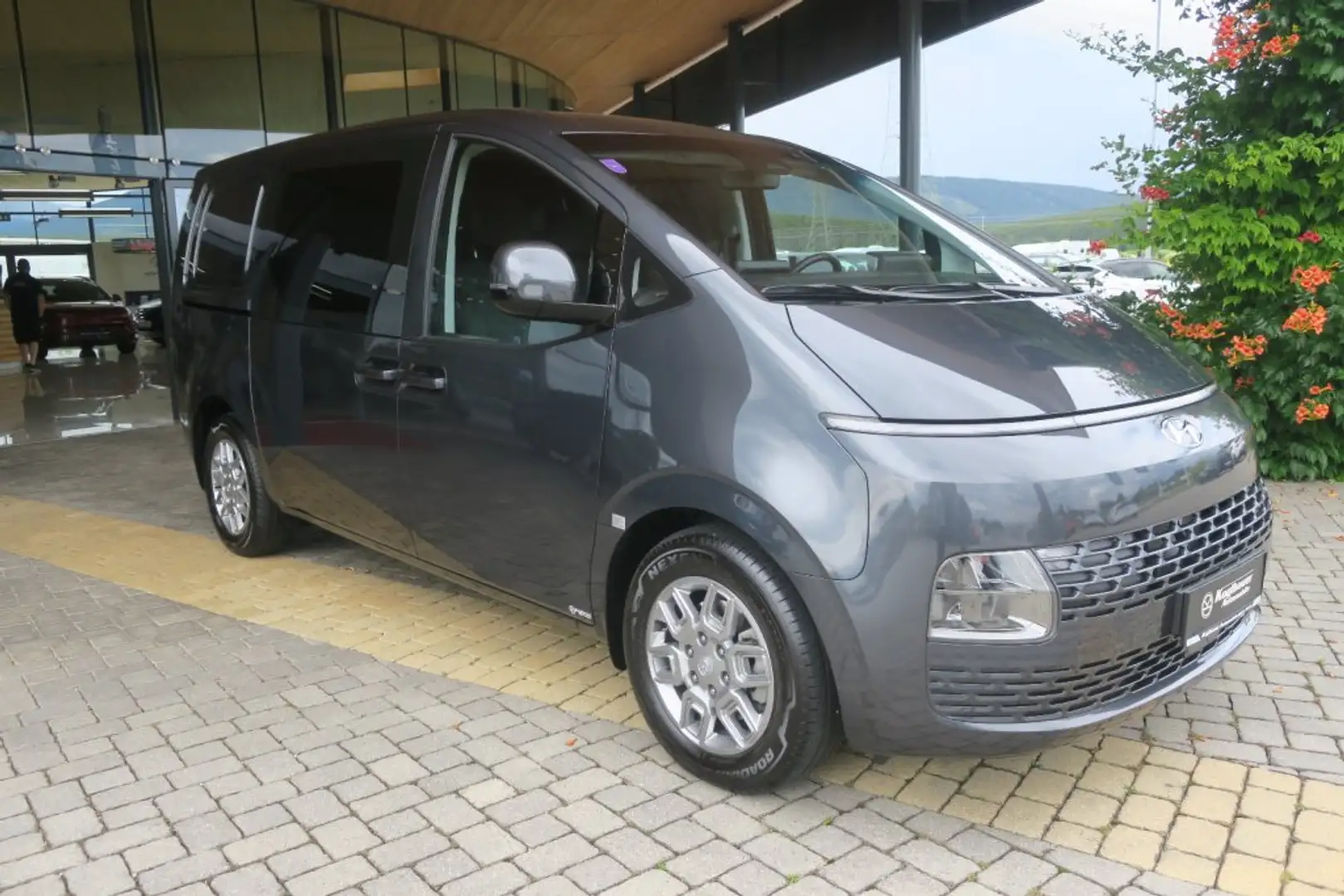 Hyundai STARIA Transporter Business Van 2.2 CRDi 2WD AT l3 Grau - 1
