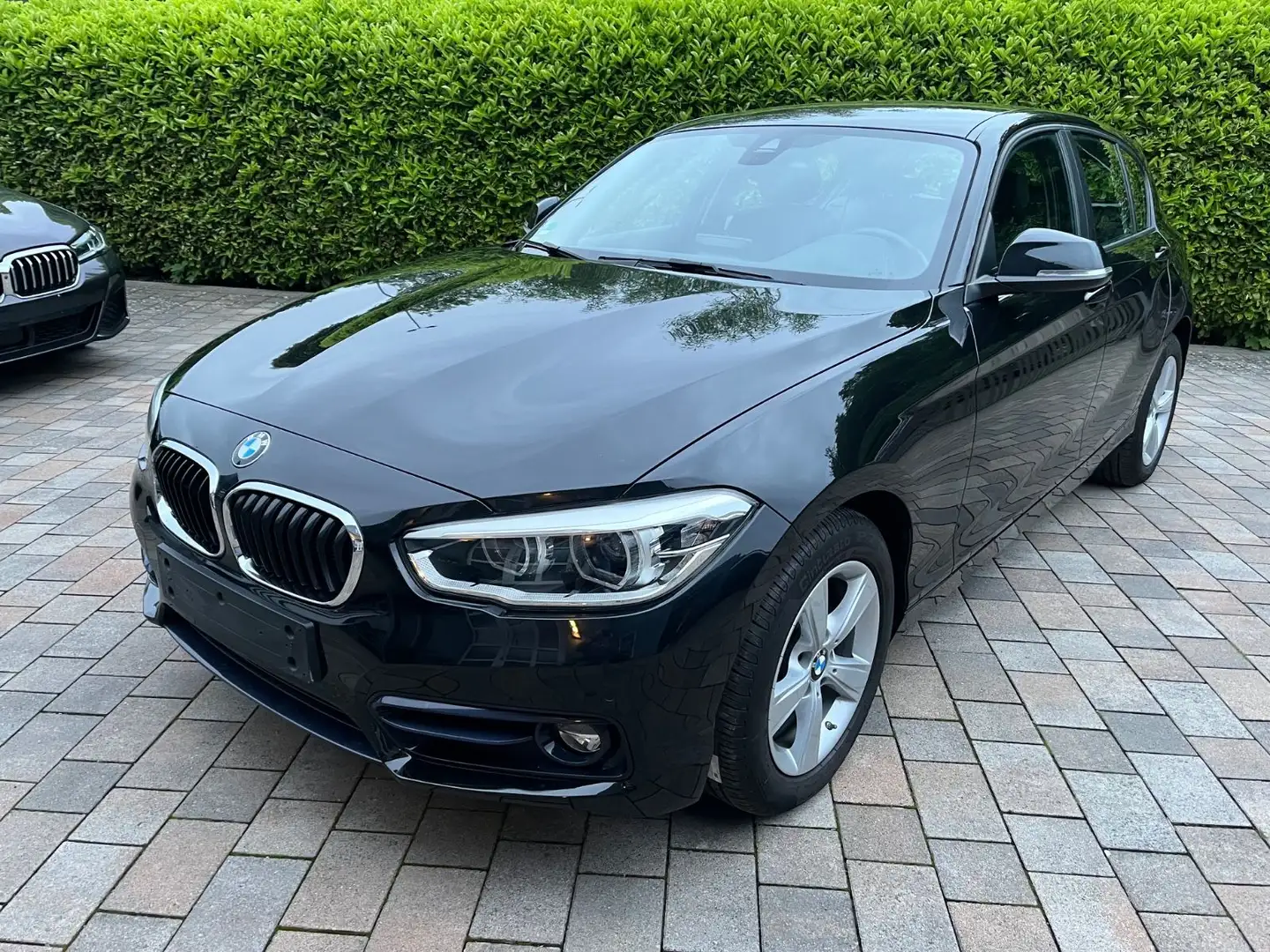 BMW 118 i Sport Line Leder  Navi LED PDC Zwart - 1