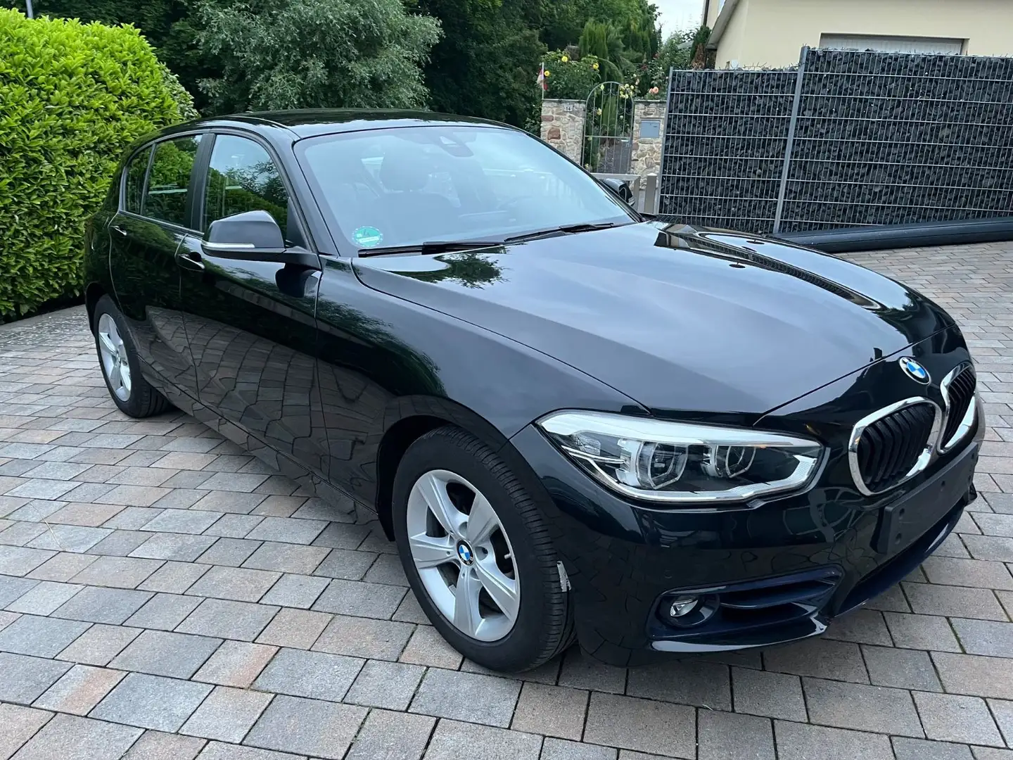 BMW 118 i Sport Line Leder  Navi LED PDC Schwarz - 1