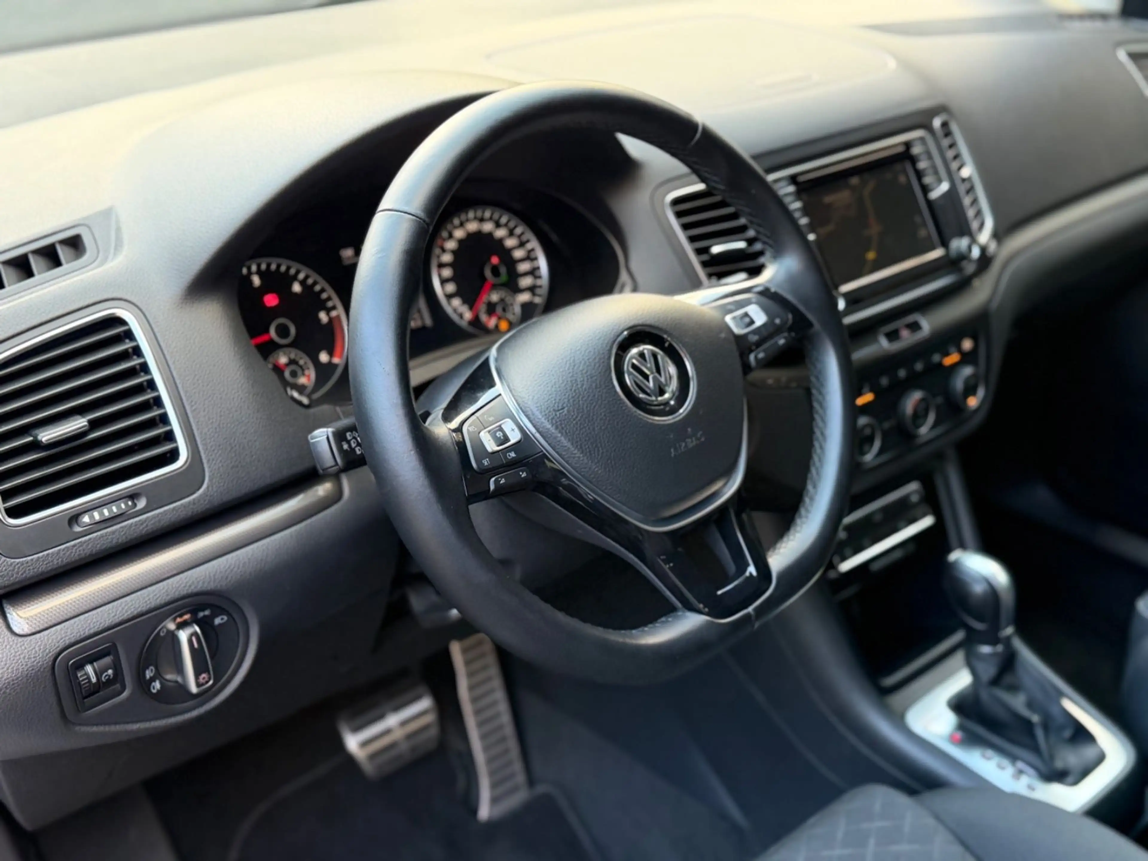 Volkswagen Sharan 2.0TDI Join 4Motion 7 Sitze AHK Xenon TÜV — photo 10