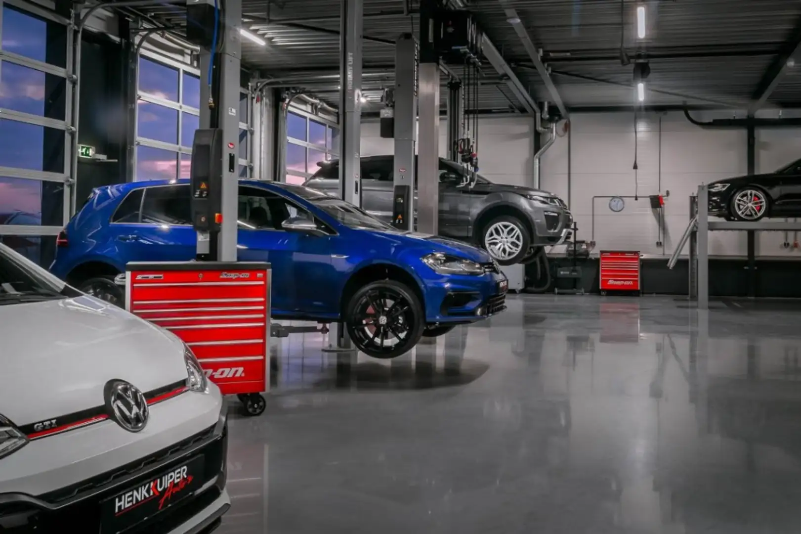 Volkswagen T-Cross 1.0 TSI DSG R-Line / Navi / 18 Inch LM / PDC / ACC Grijs - 2