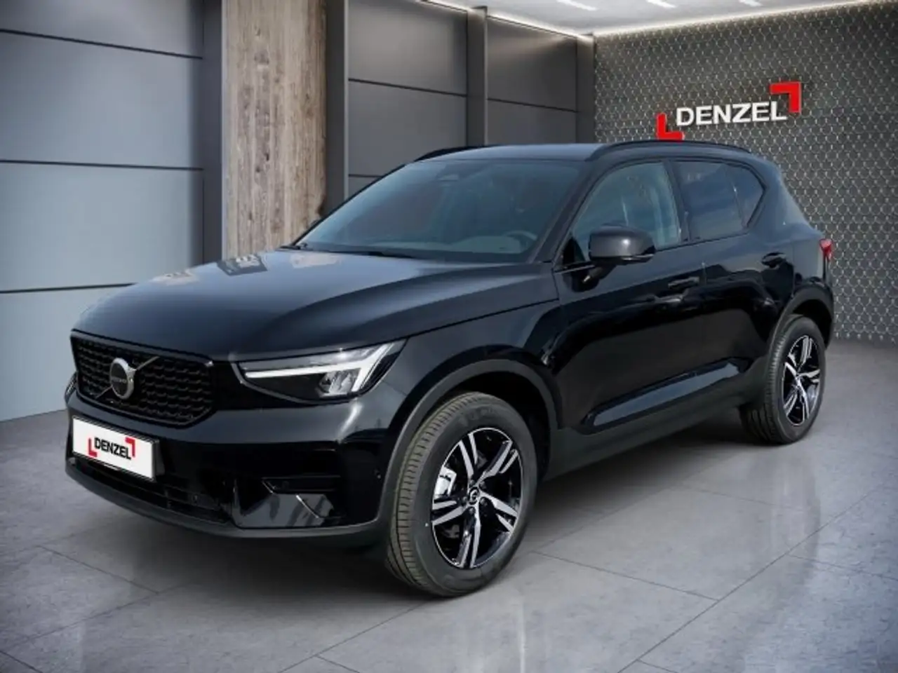 Volvo XC40 Plus, B3 Mild Hybrid, Benzin, Dark