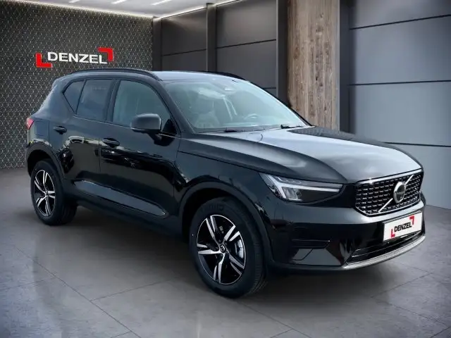 Volvo XC40 Plus, B3 Mild Hybrid, Benzin, Dark Ansicht 6