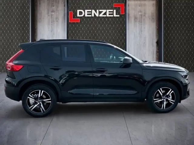 Volvo XC40 Plus, B3 Mild Hybrid, Benzin, Dark Ansicht 5
