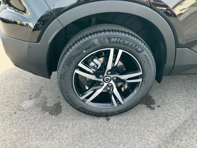 Volvo XC40 Plus, B3 Mild Hybrid, Benzin, Dark Ansicht 8