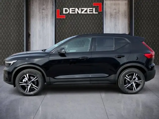 Volvo XC40 Plus, B3 Mild Hybrid, Benzin, Dark Ansicht 2