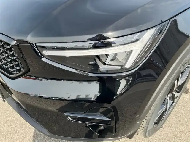 Volvo XC40 Plus, B3 Mild Hybrid, Benzin, Dark Ansicht 7