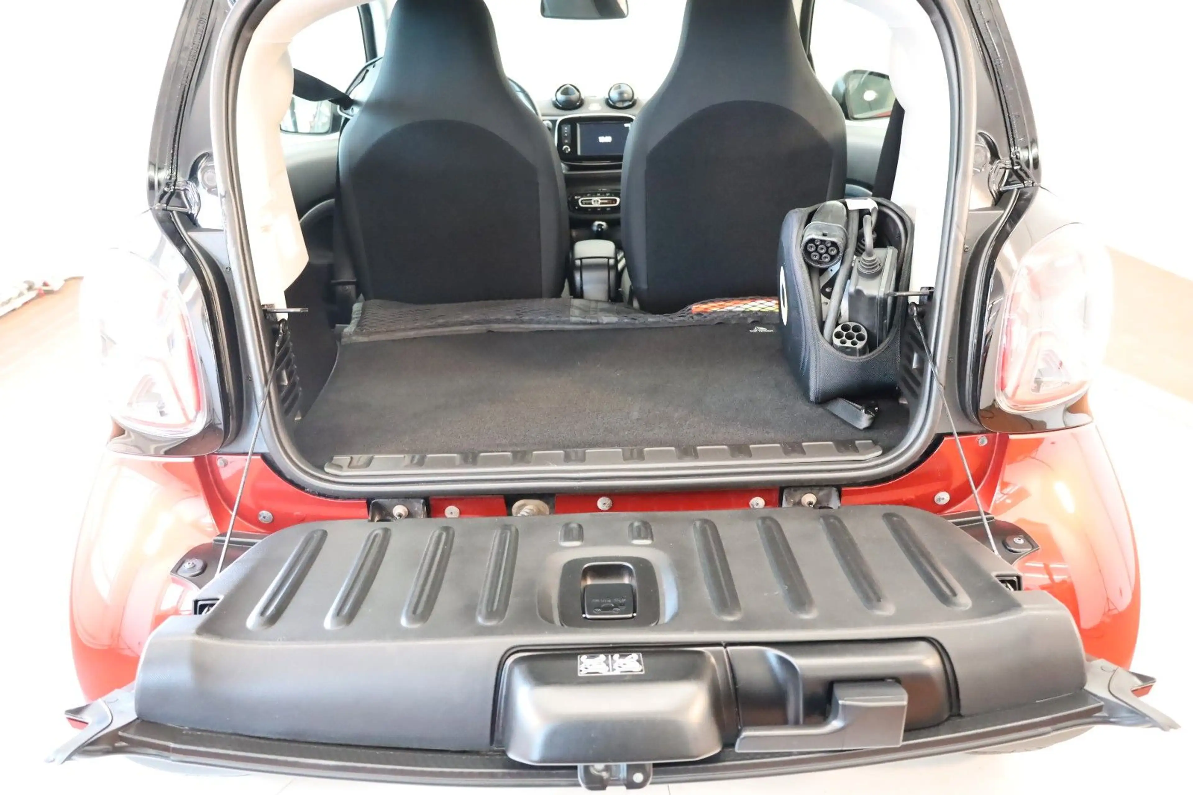 smart forTwo fortwo/ EQ 22 KW Lader/Pano/Navi/R.Kamera — photo 13