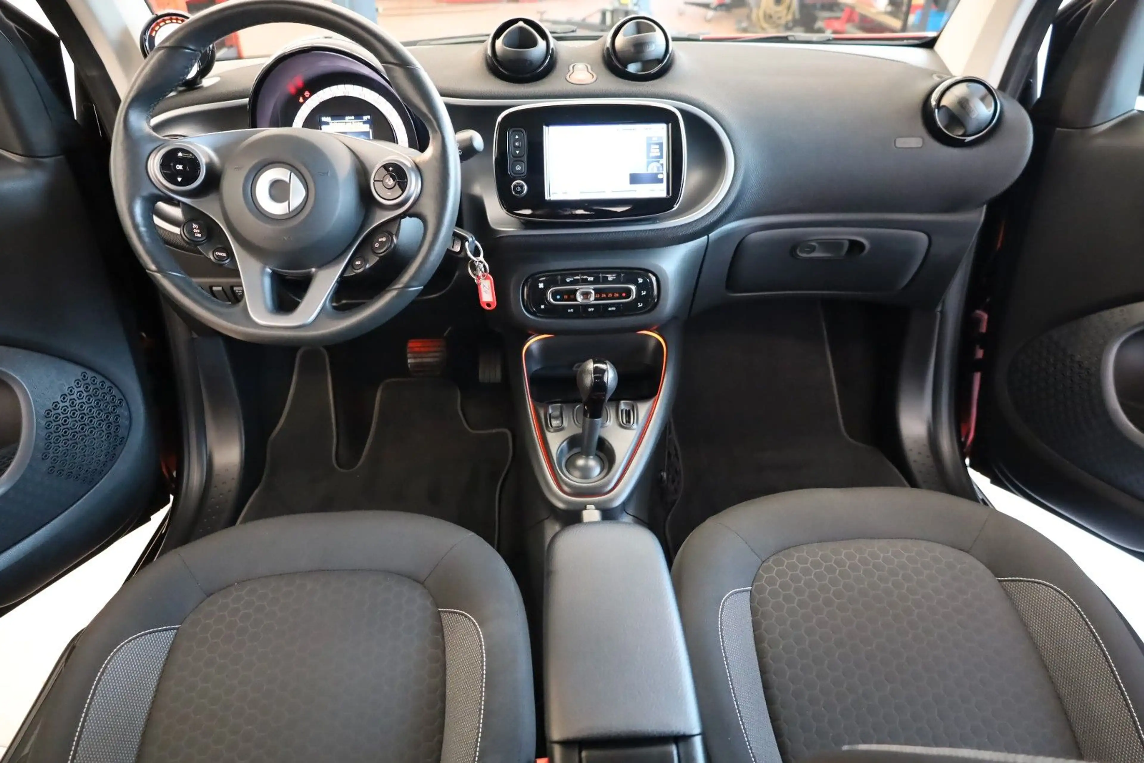 smart forTwo fortwo/ EQ 22 KW Lader/Pano/Navi/R.Kamera — photo 9