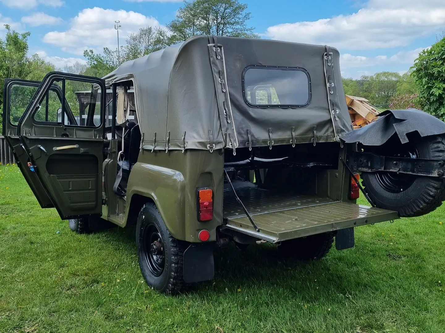 UAZ 469 Verde - 2