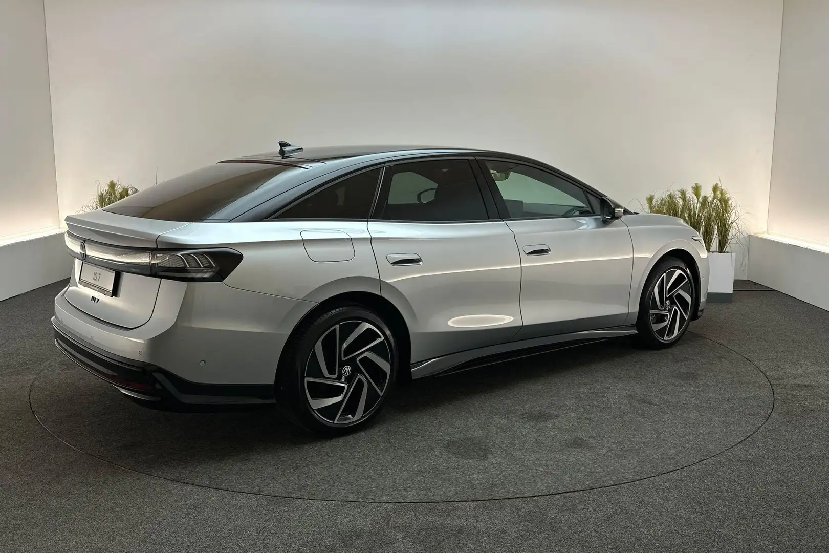 Volkswagen ID.7 Pro Limited Edition 77 kWh Zilver - 2