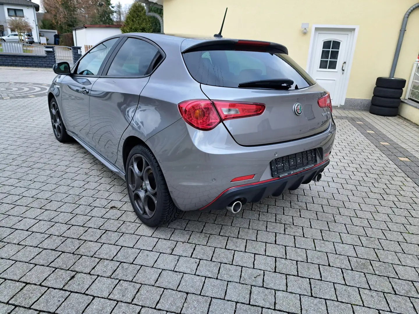 Alfa Romeo Giulietta Giulietta 2.0 JTDm 16V TCT Super Carbon!! Grau - 2