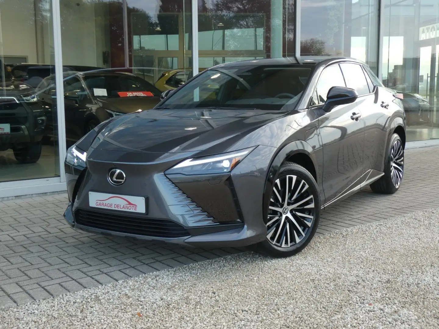 Lexus RZ 450e Direct4 AWD Privilege line +Dimming PANO Grijs - 2