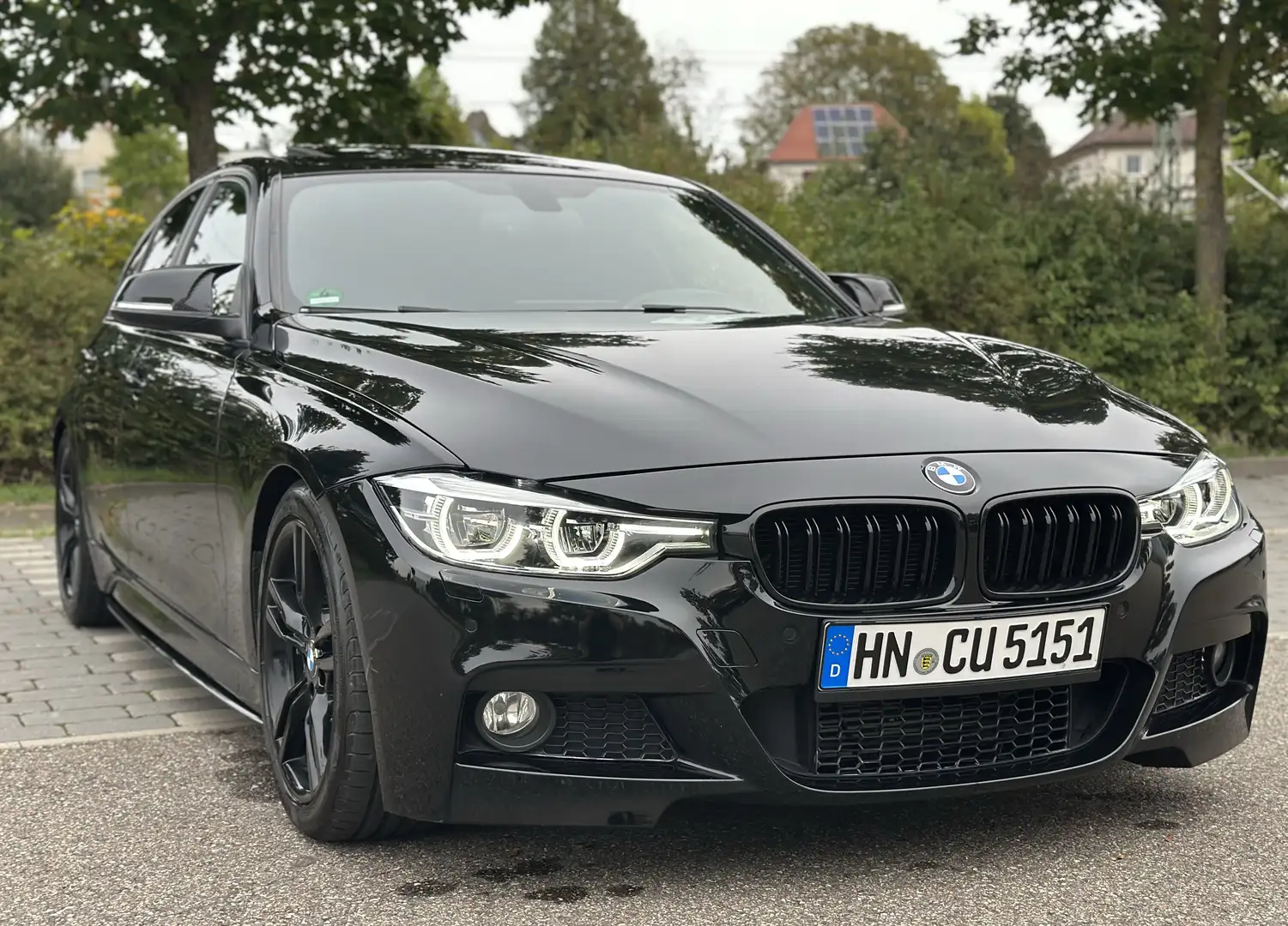 BMW 320 BMW 320i Lim. in SCHWARZ -Metallic - 1