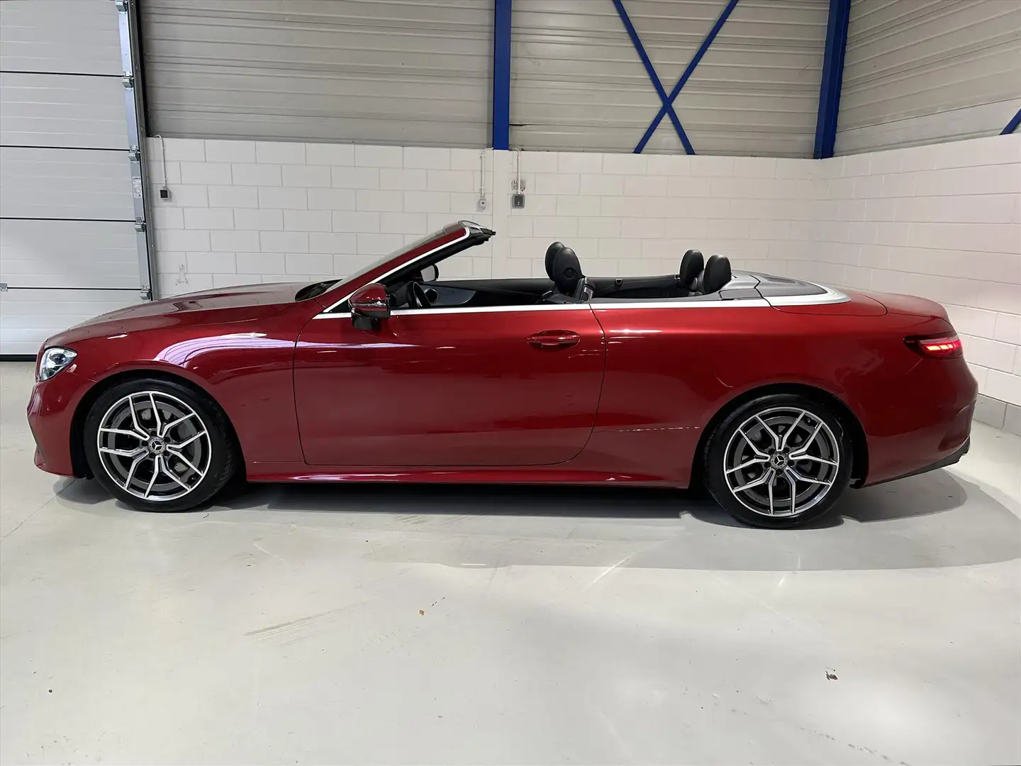 Mercedes-Benz E 200 Cabrio E200 197pk 9G AMG-Line, Nekverwarming, 36dk Rood - 2
