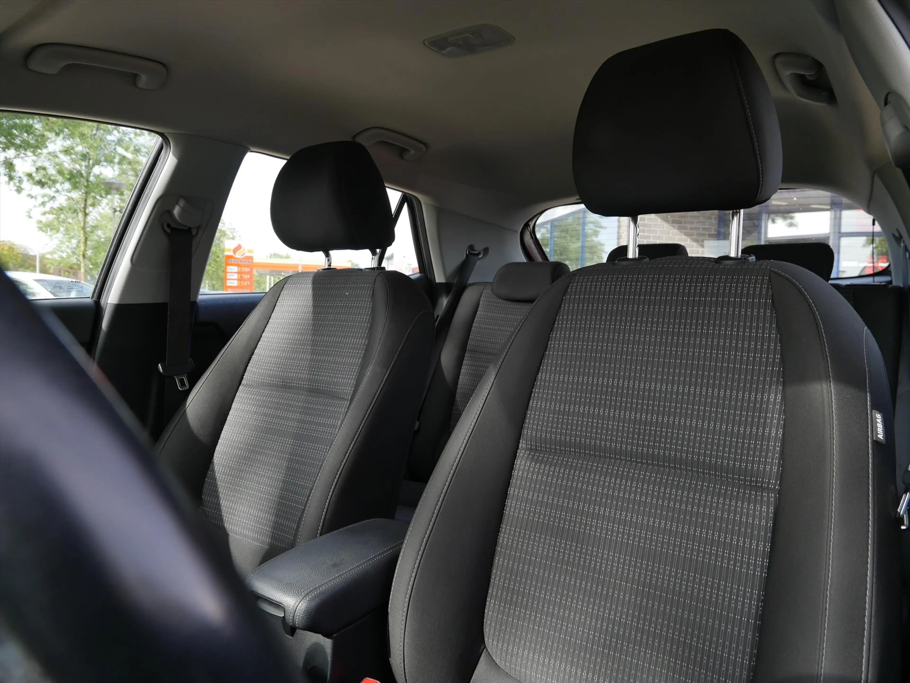 Kia Stonic 1.0 T-GDi 100pk DynamicLine | Camera | Apple Carpl — photo 9