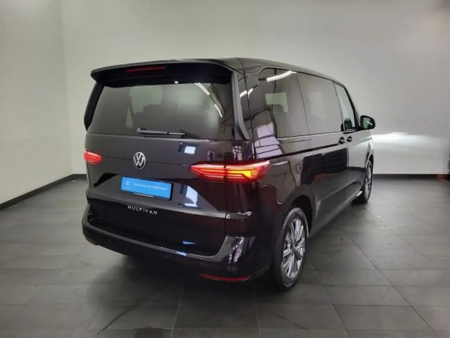 Volkswagen T7 Multivan T7 Multivan Life NAV LED STH 18" KEYLESS 3,99% Black - 2