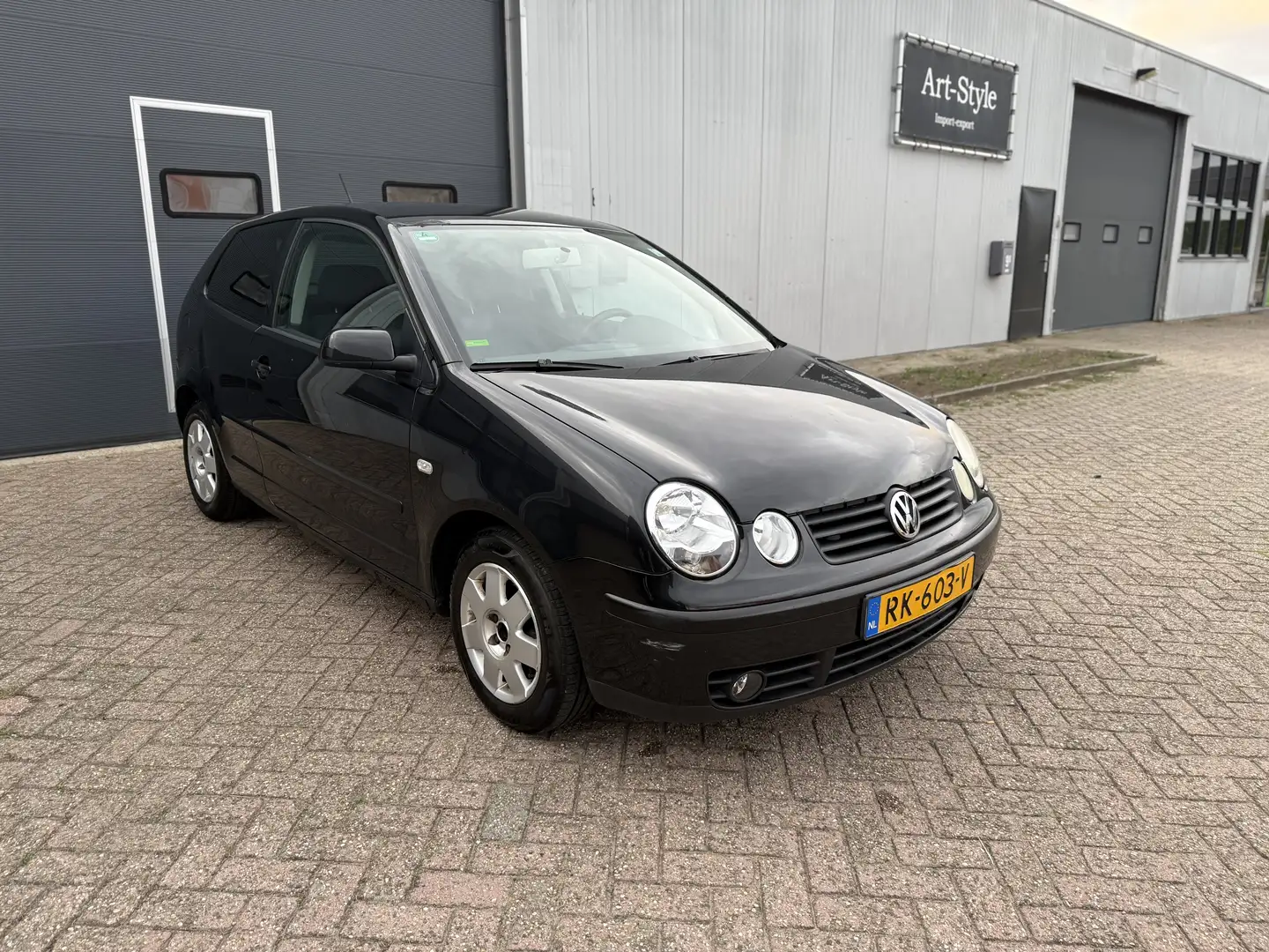 Volkswagen Polo 1.4-16V FSI Negru - 2