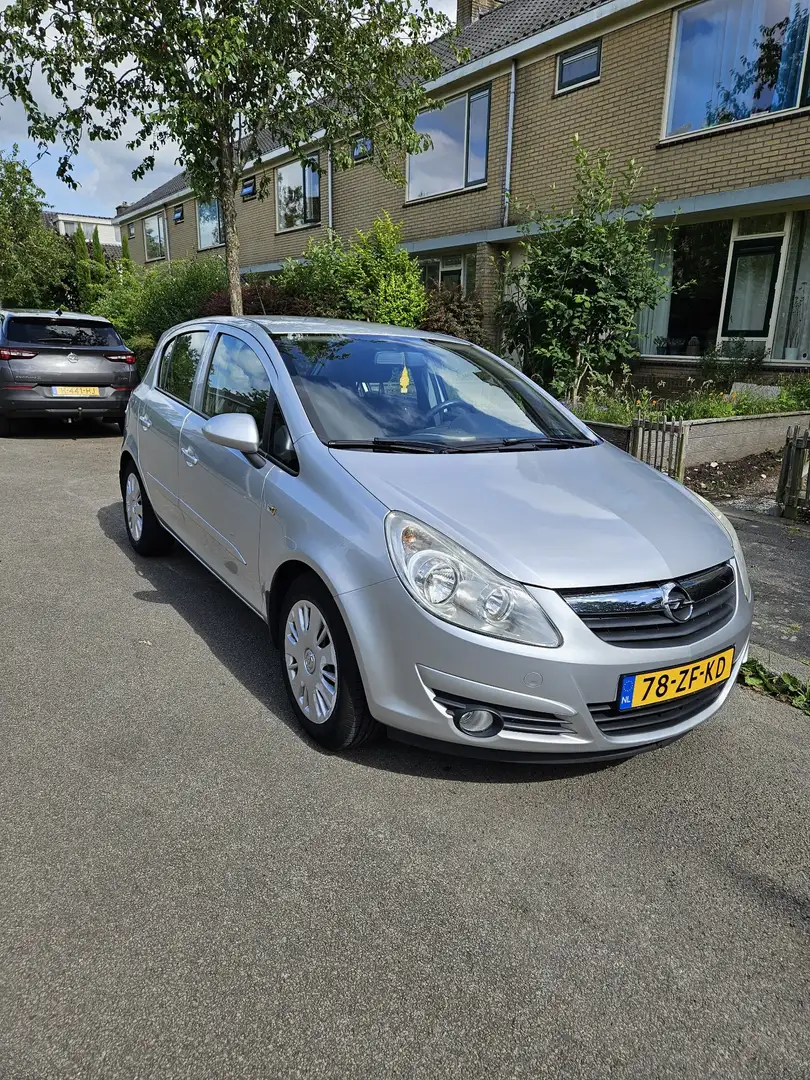 Opel Corsa 1.4-16V Enjoy Grijs - 2