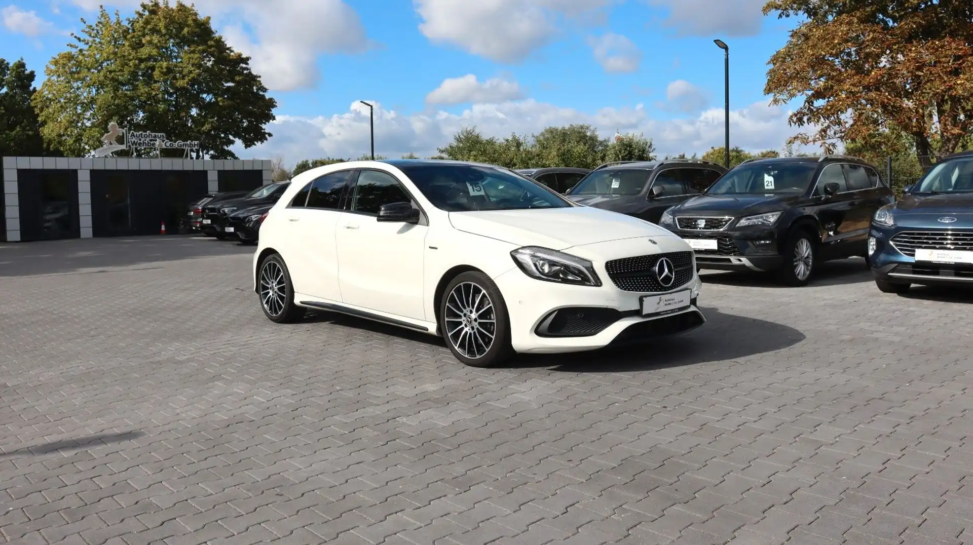 Mercedes-Benz A 250 AMG Night Pano. Navi Kamera LED Keyless Blanc - 1
