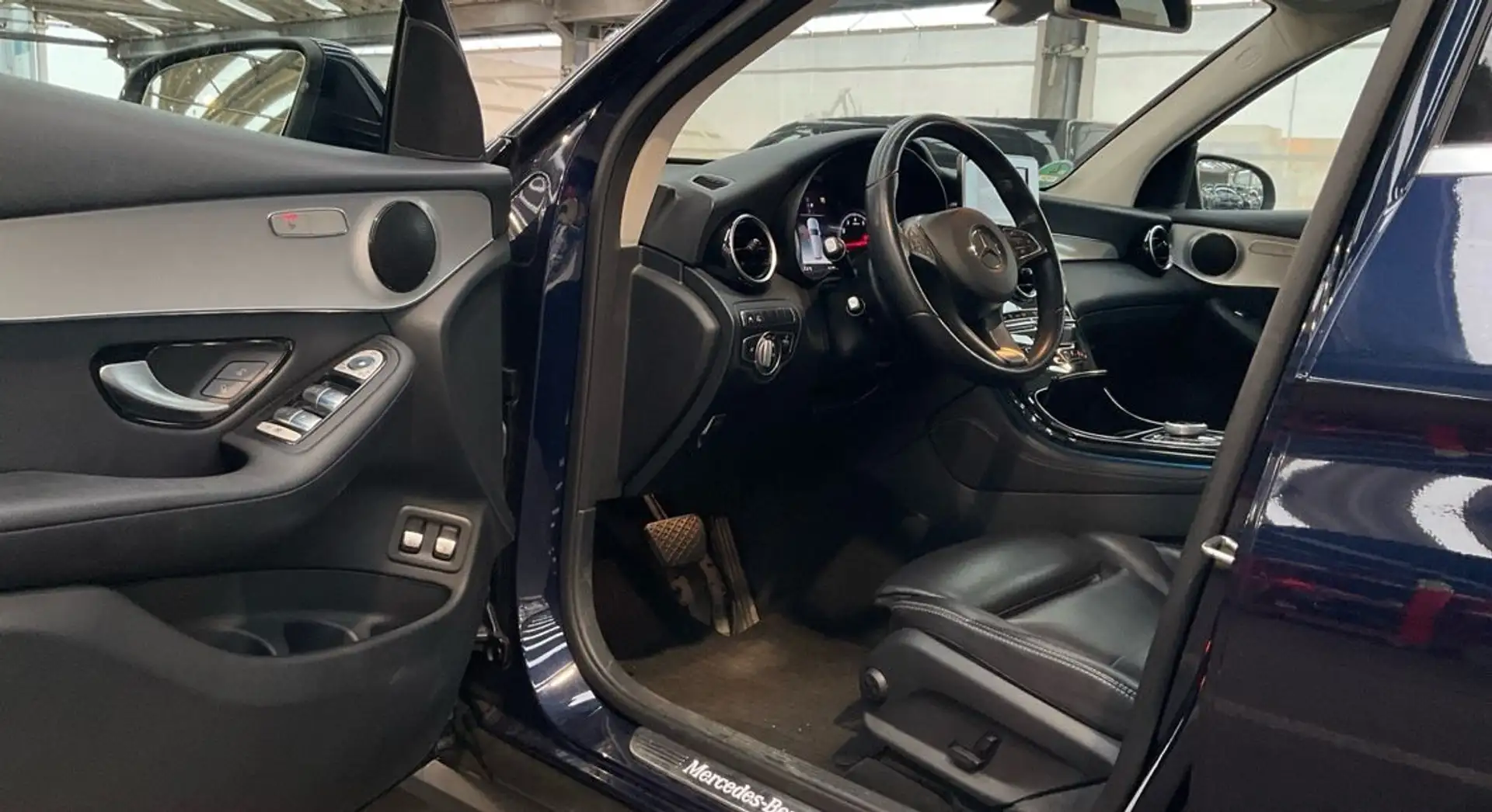 Mercedes-Benz GLC 300 4Matic Off Road Pano Kamera LED Navi AHK Blauw - 2
