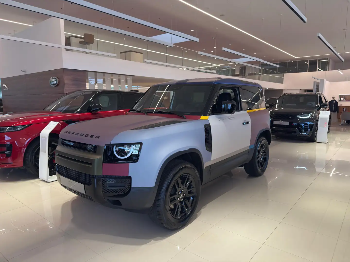 Land Rover Defender PROJET UNIQUE Blanc - 1