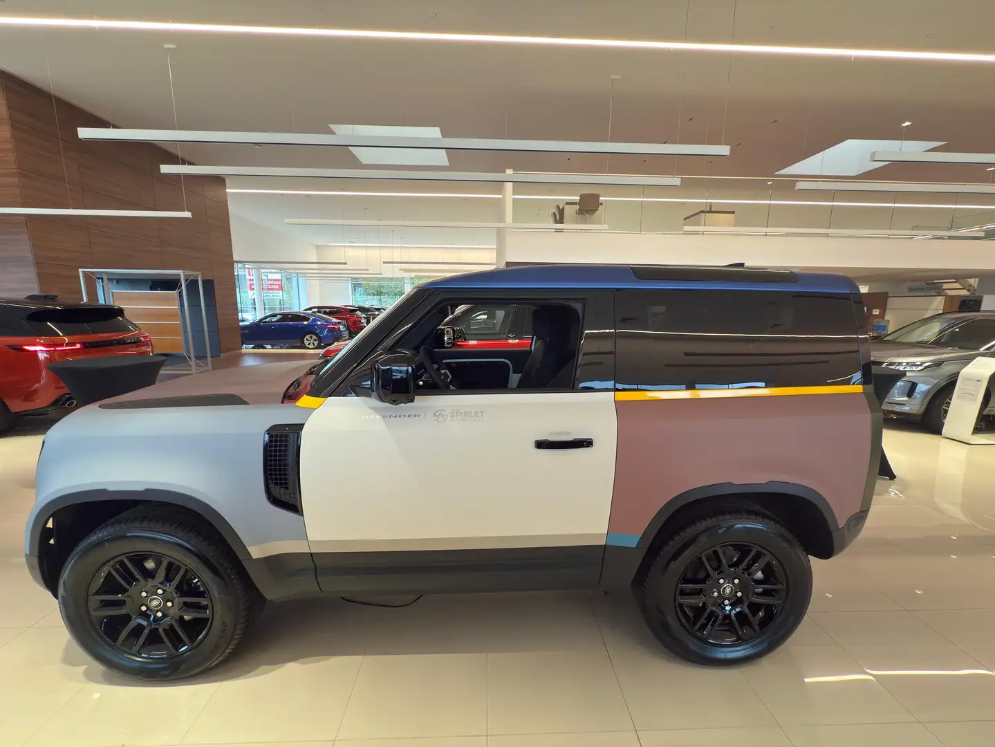 Land Rover Defender PROJET UNIQUE Blanc - 2