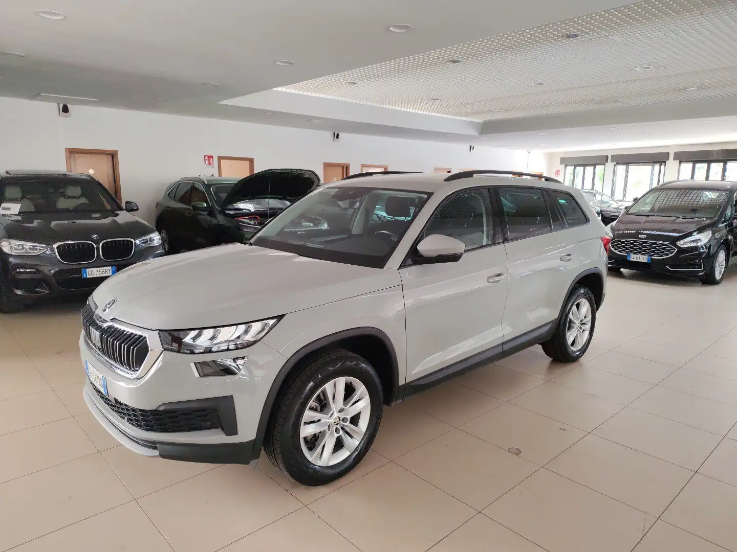 Skoda Kodiaq 2.0TDI SCR DSG AdaptiveCruise Navi FariLED Camera Grigio - 1