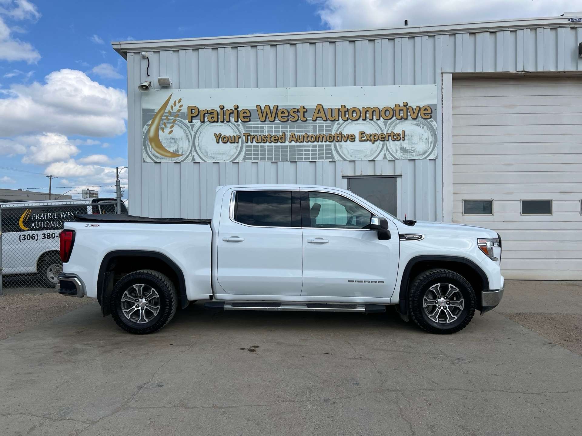 2019 GMC Sierra 1500 SLE Crew Cab 5.3L V8 | Command Start | Reverse Cam — снимка 1