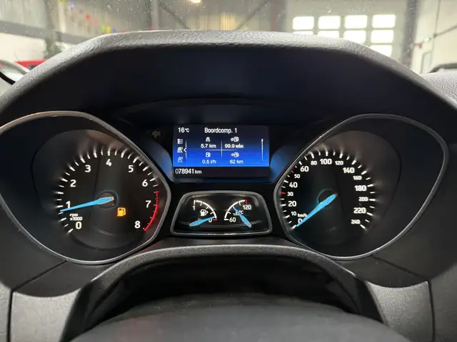 Ford Focus view 8