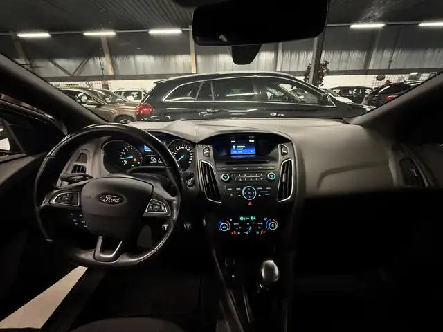 Ford Focus view 9
