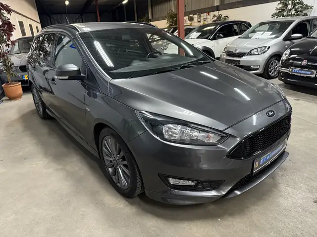 Ford Focus view 4