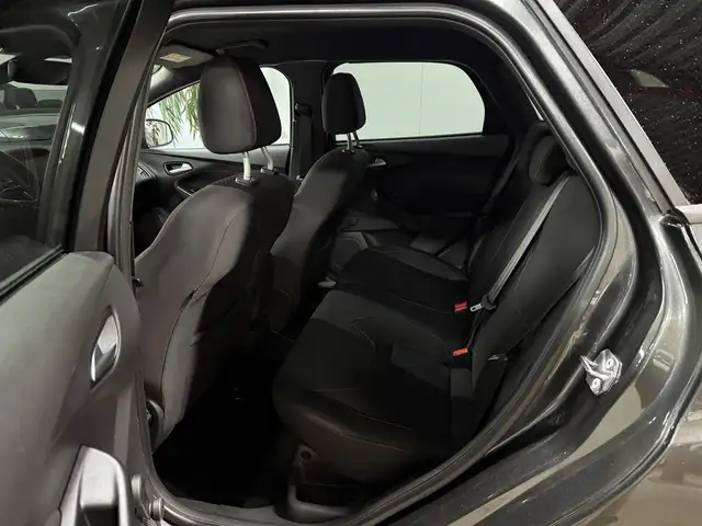 Ford Focus view 6