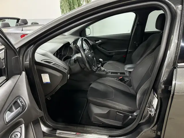 Ford Focus view 5