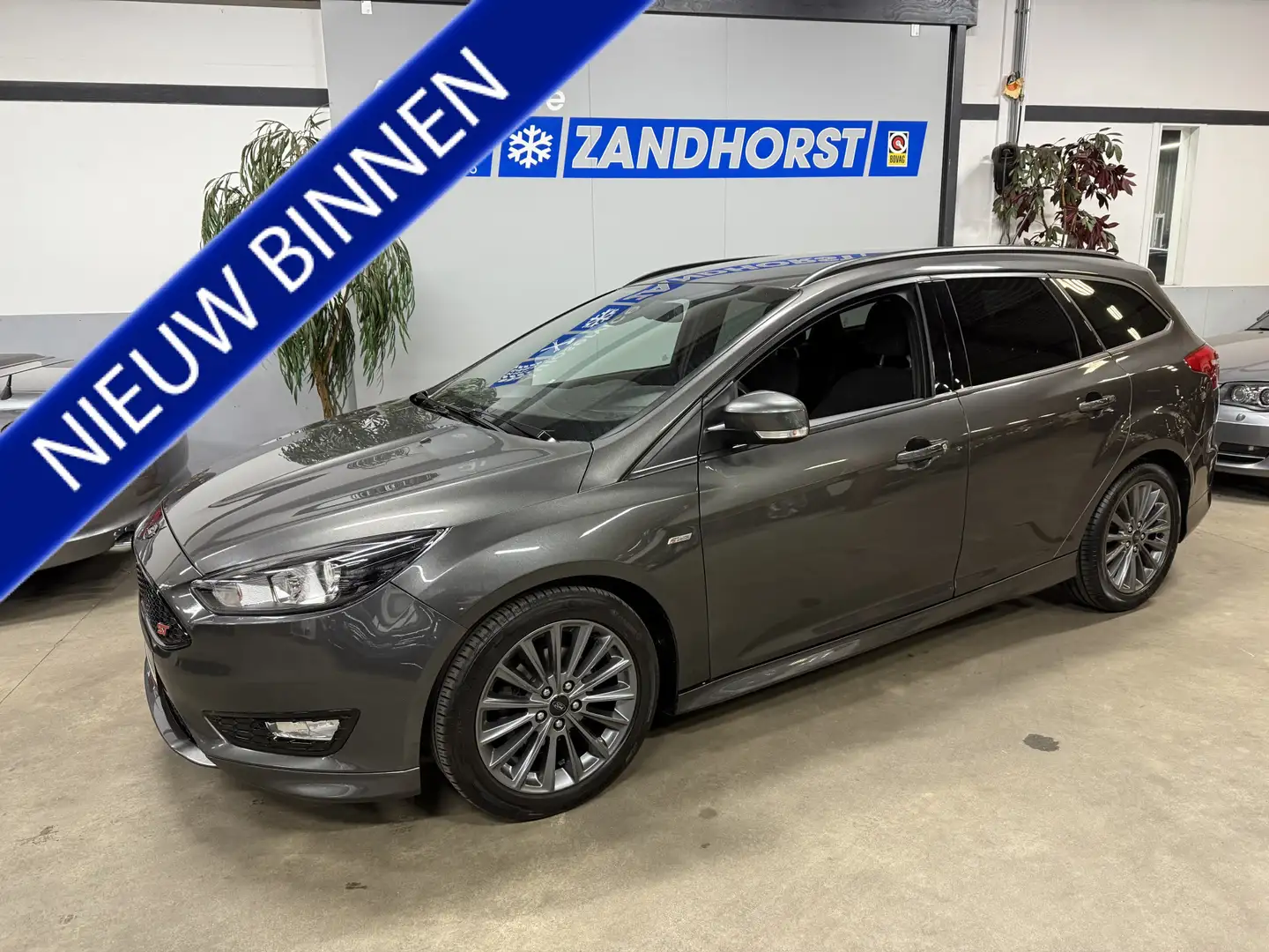 Ford Focus Wagon 1.0 ST-Line Grau - 1