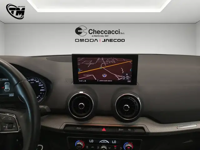 Audi Q2 view 10