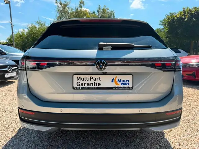 Volkswagen Passat view 5