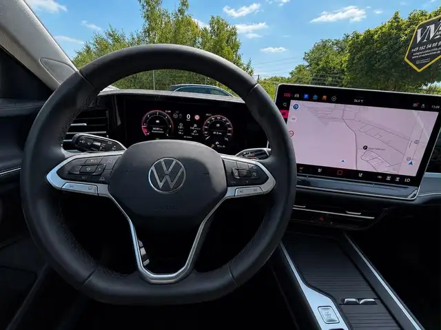 Volkswagen Passat view 10