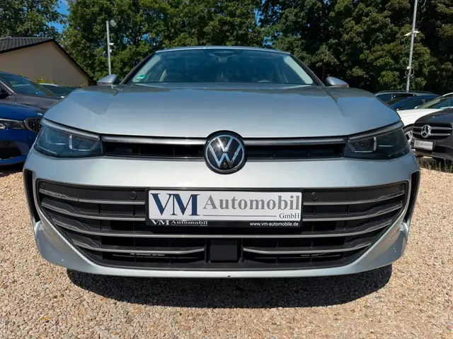 Volkswagen Passat view 2