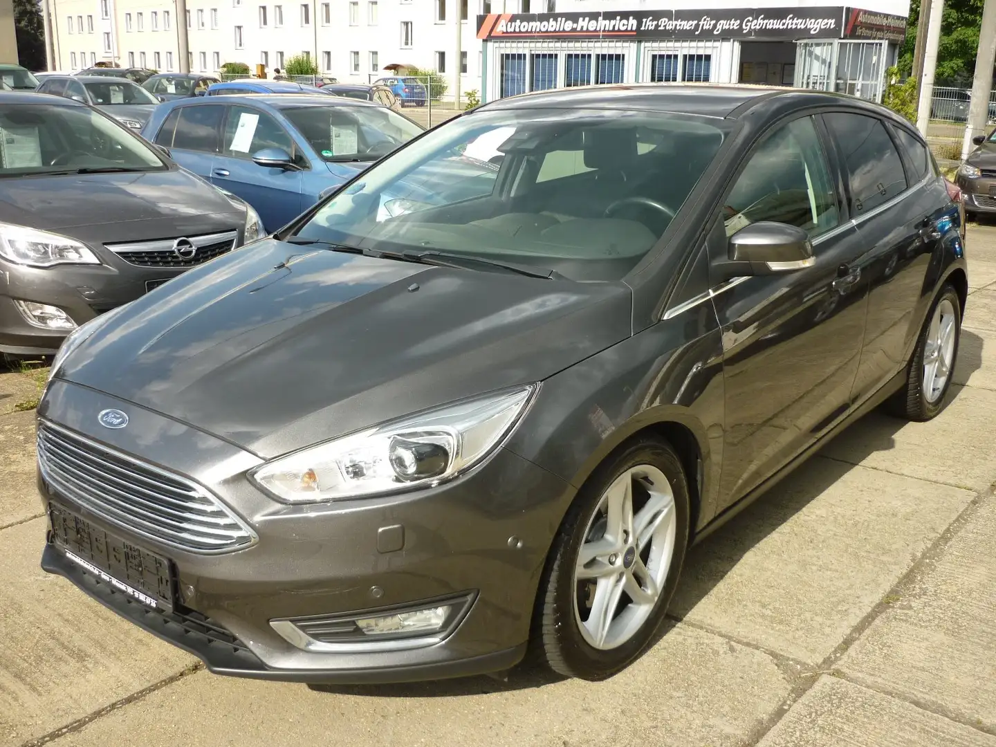 Ford Focus 1.5 EcoBoost Titanium Automatik! NAVi! PDC! Grau - 1