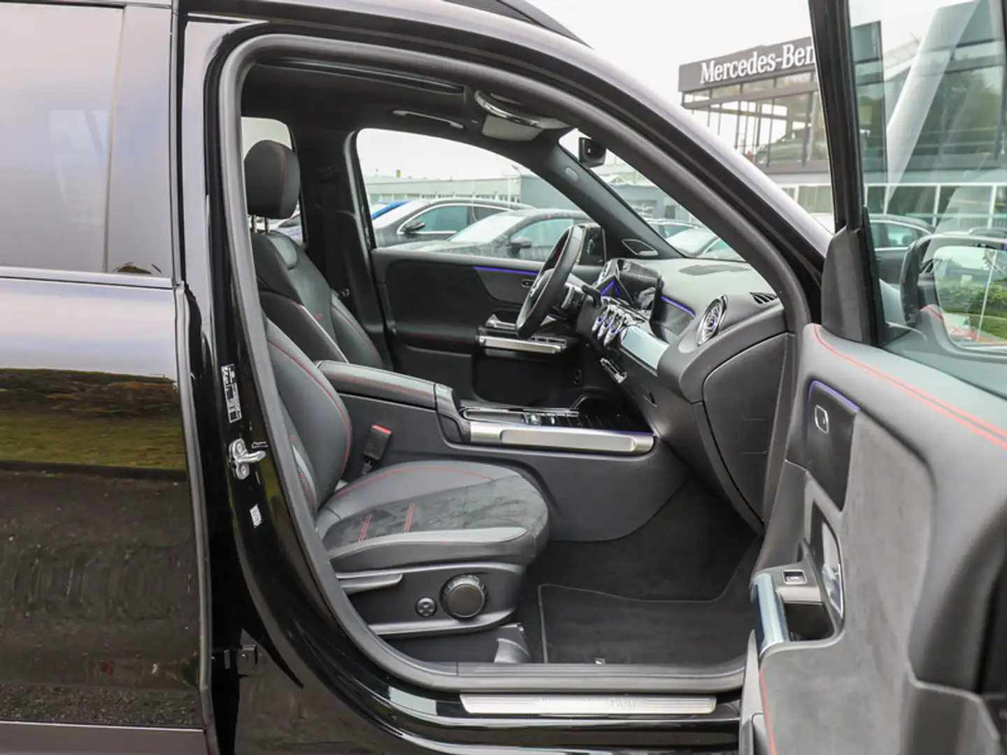 Mercedes-Benz GLB 250 4M AMG-Sport/MLB/Pano/Burm/AHK/7Sitzer Чорний - 2