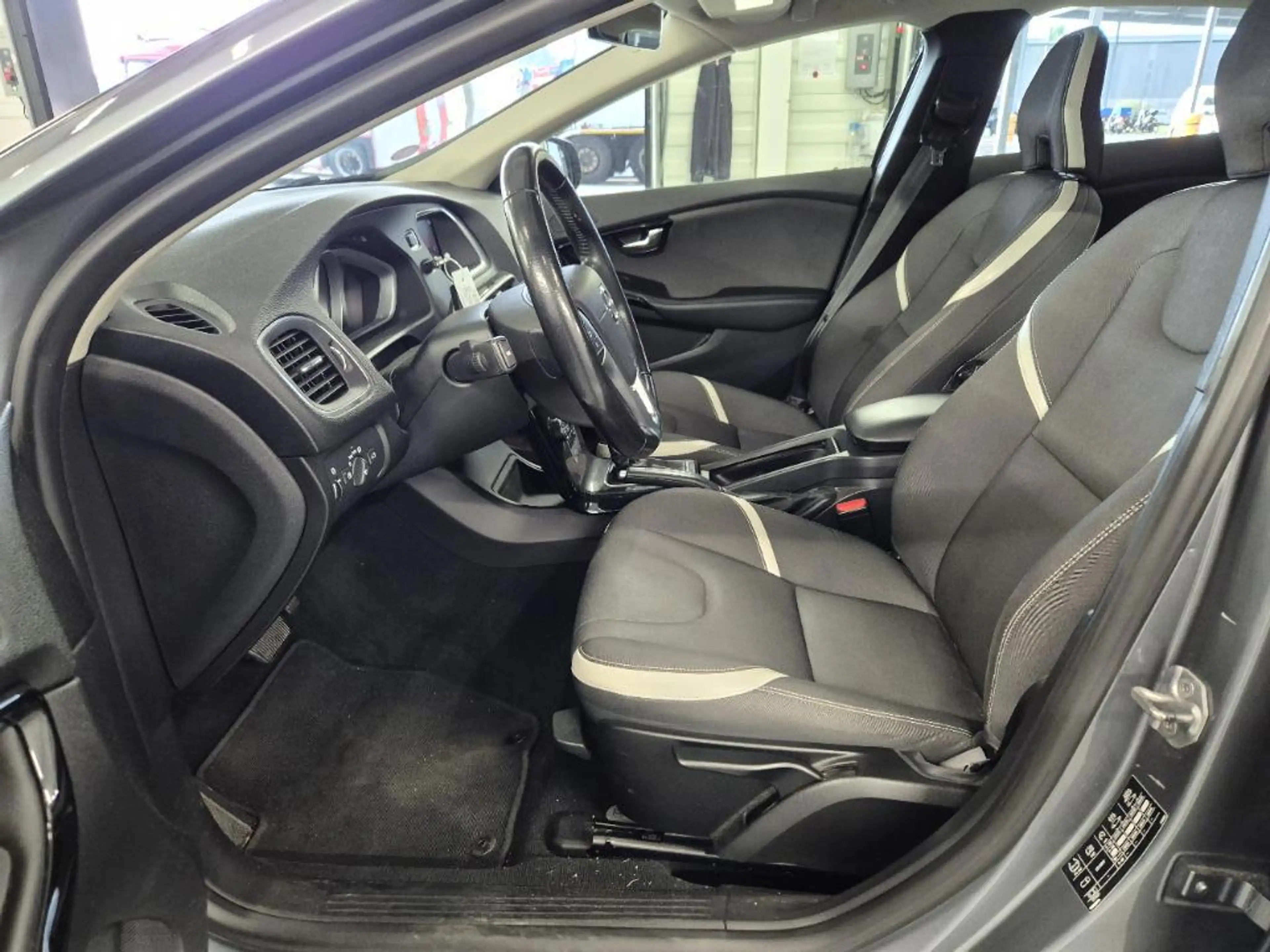 Volvo V40 Cross Country 1.5 T3 Dynamic Edition / NL PRIJS 11000 — photo 8